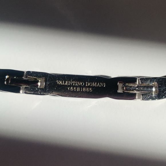 VALENTINO V logo bracelet. - small wrist 7” - Picture 4 of 8